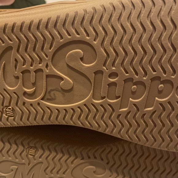 MY PILLOW MY SLIPPERS Size 9W Slippers - Picture 8 of 10